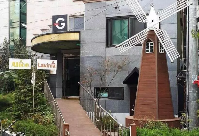 هتل The Garden