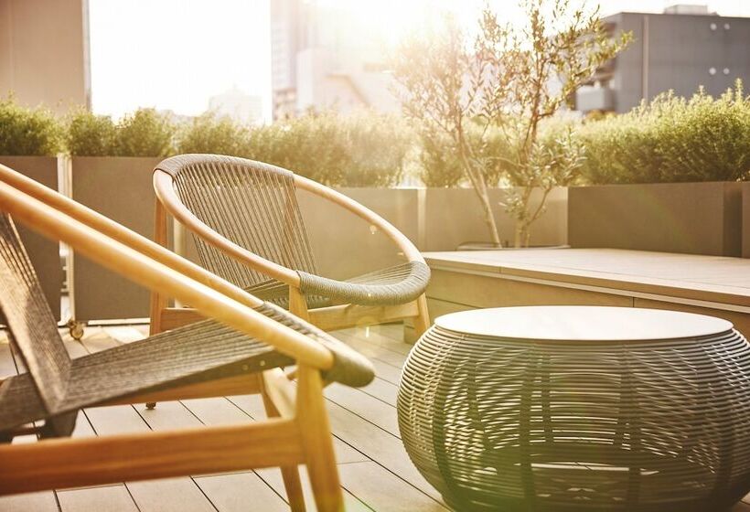 בית מלון כפרי Voco Osaka Central, An Ihg