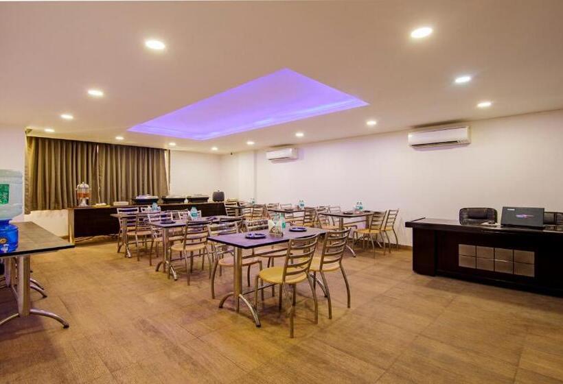 Hotel Treebo Noida Express