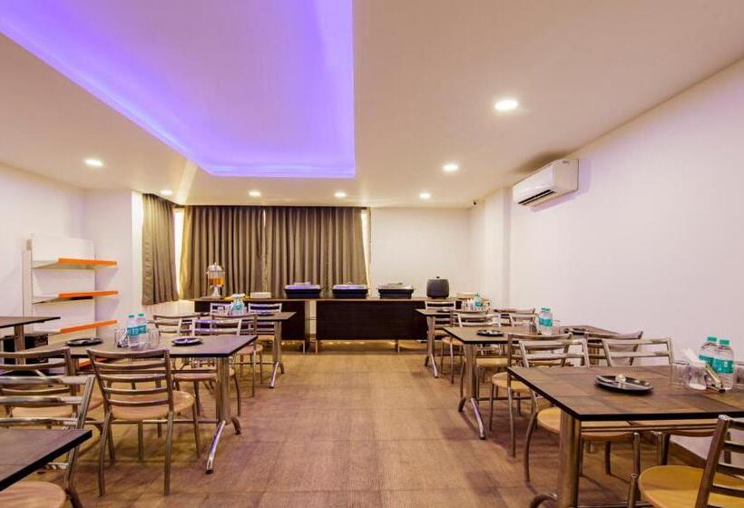 Hotel Treebo Noida Express