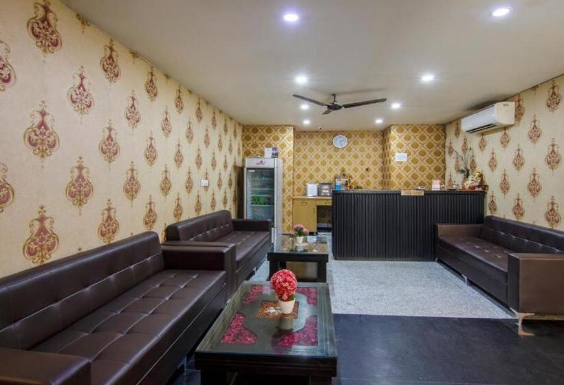 Hotel Treebo Noida Express