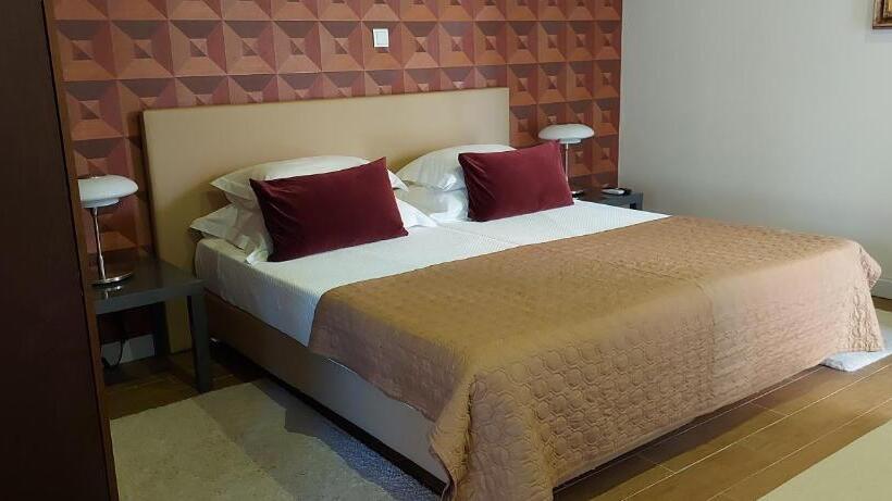 هتل Quinta De Anterronde