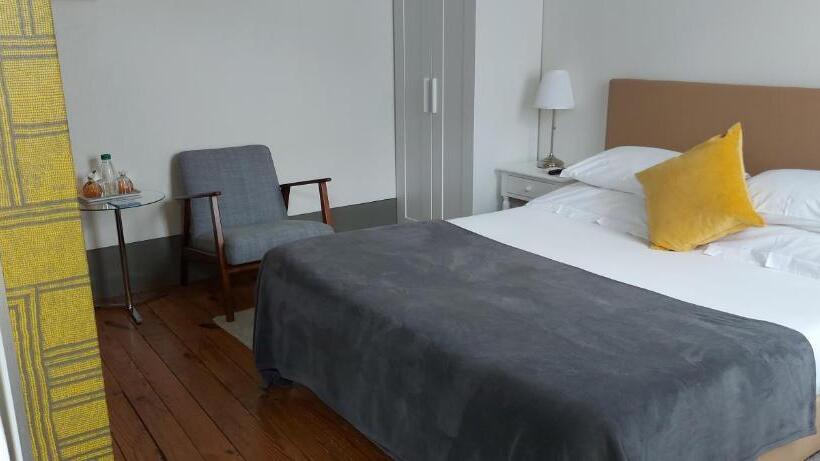 هتل Quinta De Anterronde