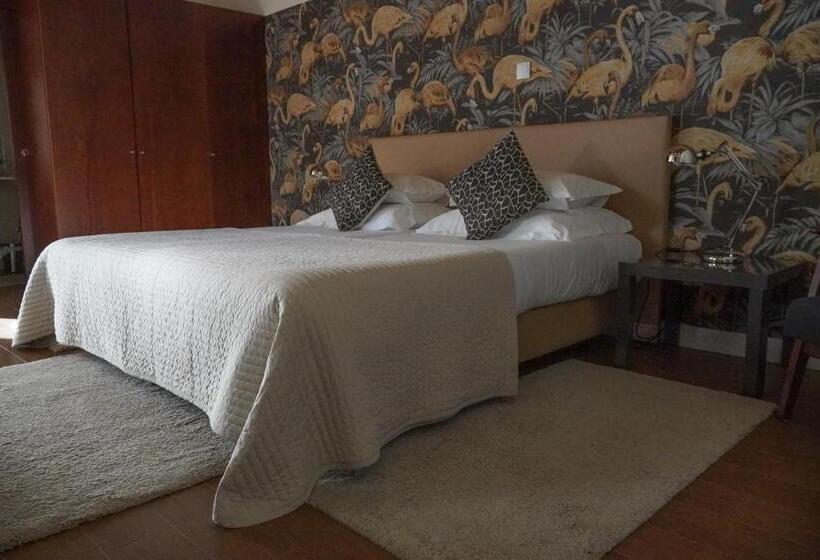 هتل Quinta De Anterronde