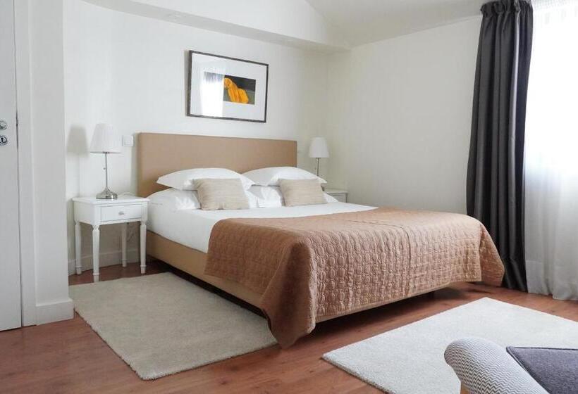 هتل Quinta De Anterronde