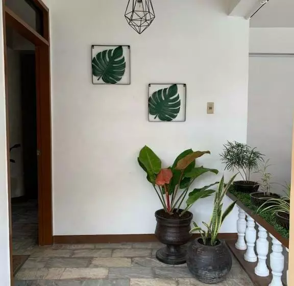 ペンション Brielles Travellers Inn
