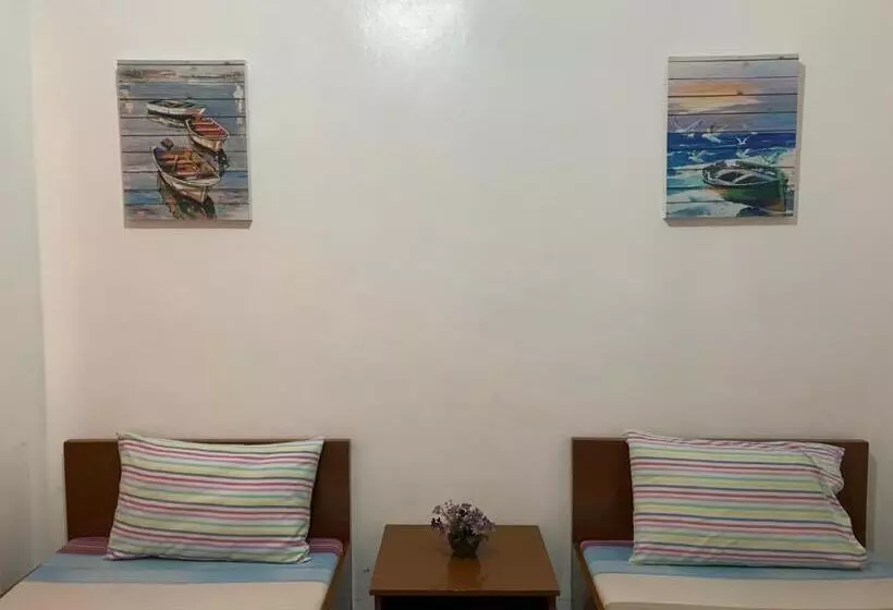 ペンション Brielles Travellers Inn