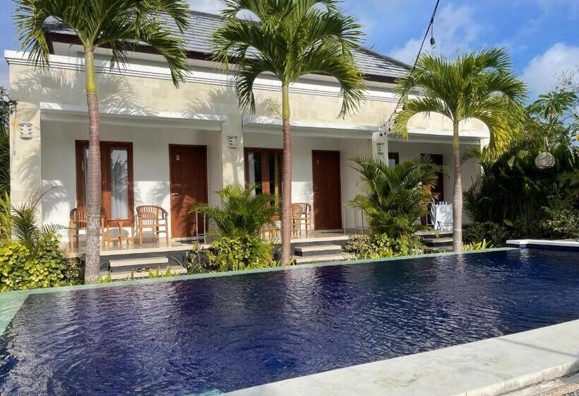 بنسيون Puja Uluwatu Village