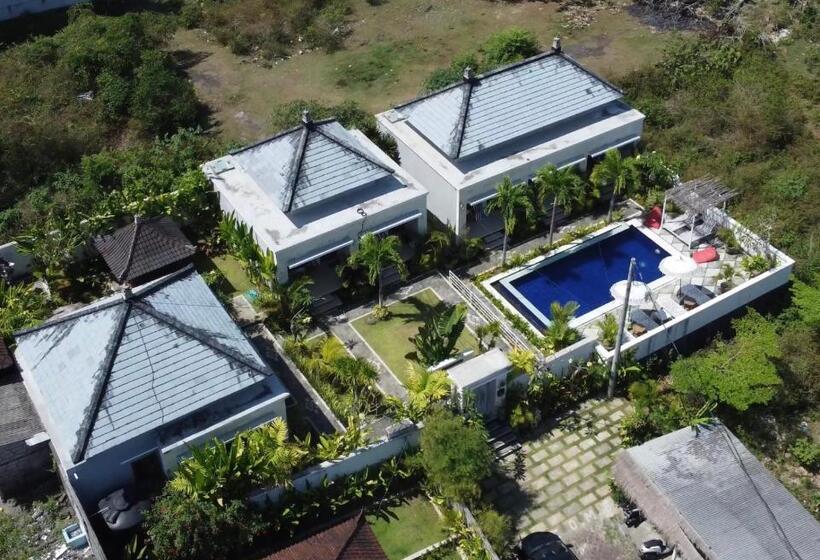 بنسيون Puja Uluwatu Village