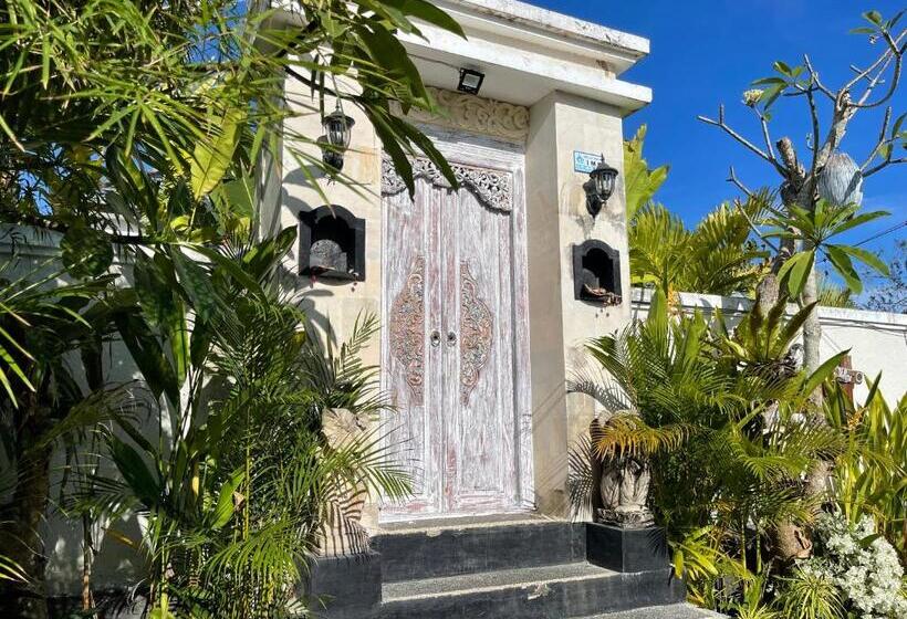 بنسيون Puja Uluwatu Village