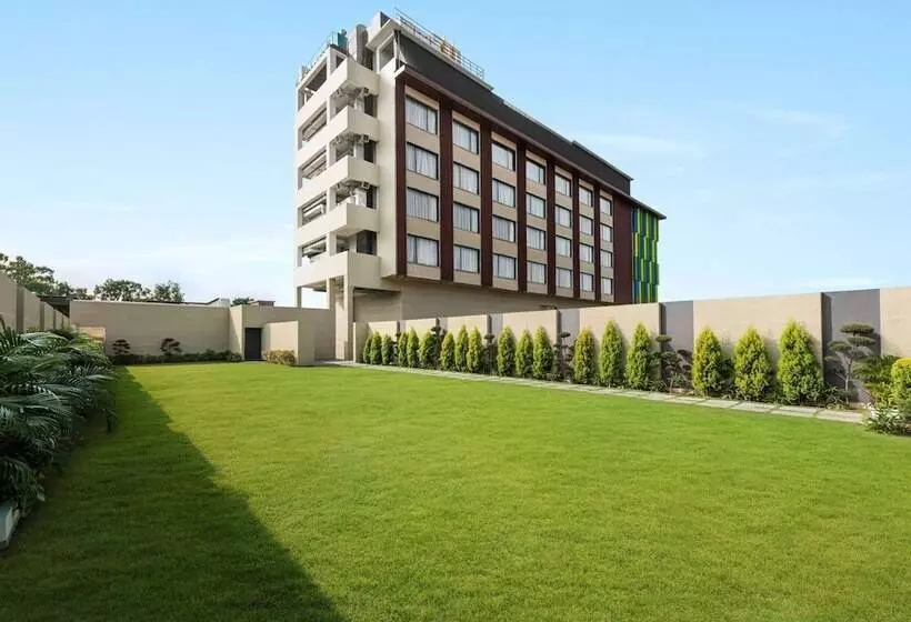 Hotelli Ramada Encore By Wyndham Bareilly Civil Lines