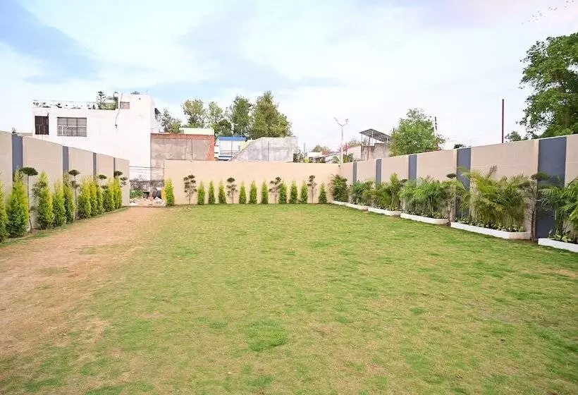 Hotelli Ramada Encore By Wyndham Bareilly Civil Lines