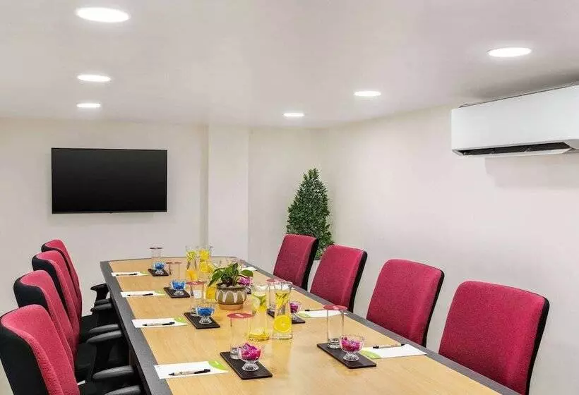 Hotelli Ramada Encore By Wyndham Bareilly Civil Lines