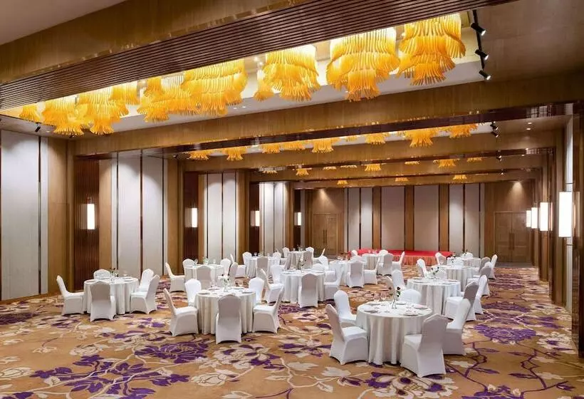 Hotelli Ramada Encore By Wyndham Bareilly Civil Lines