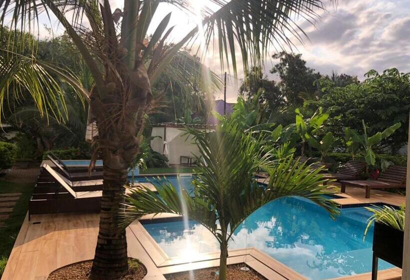 פנסיון Minah Bungalows