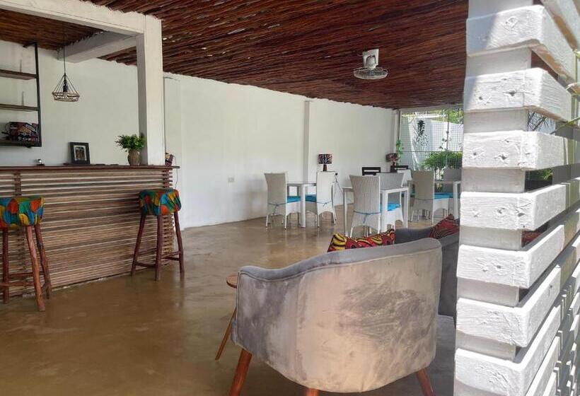 פנסיון Minah Bungalows