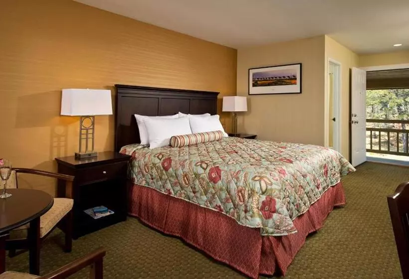 Wellfleet Motel & Lodge