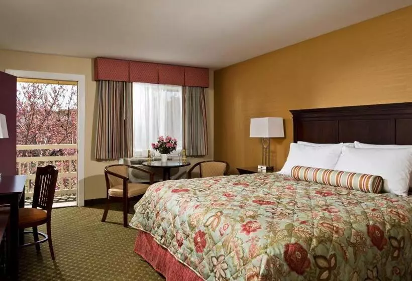 Wellfleet Motel & Lodge