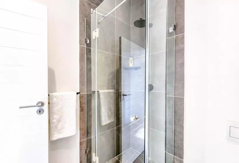 #001 Newlands Peak   Elegance