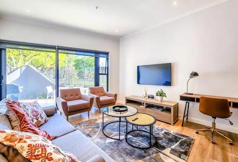 #001 Newlands Peak   Elegance