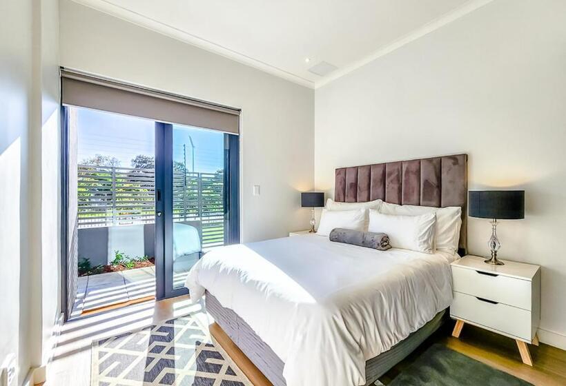 #001 Newlands Peak Elegance