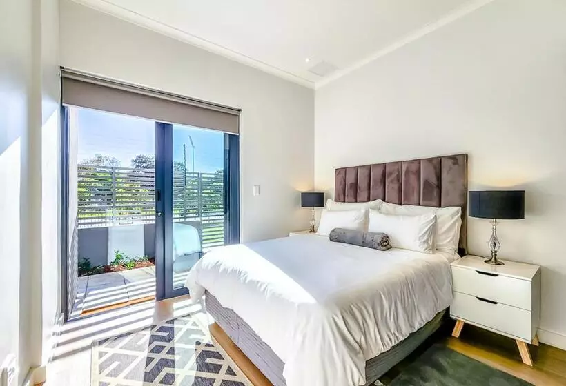 #001 Newlands Peak   Elegance