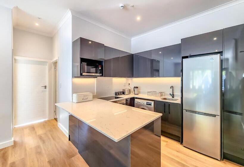 #001 Newlands Peak Elegance