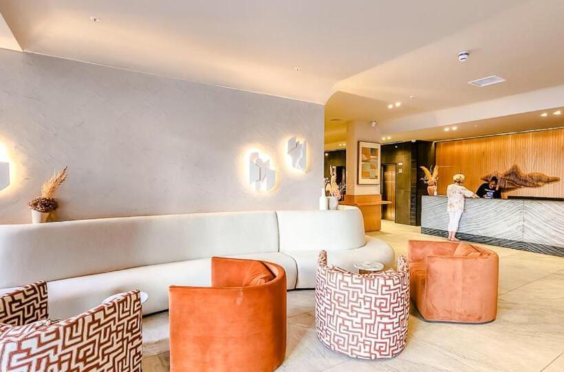 #001 Newlands Peak Elegance