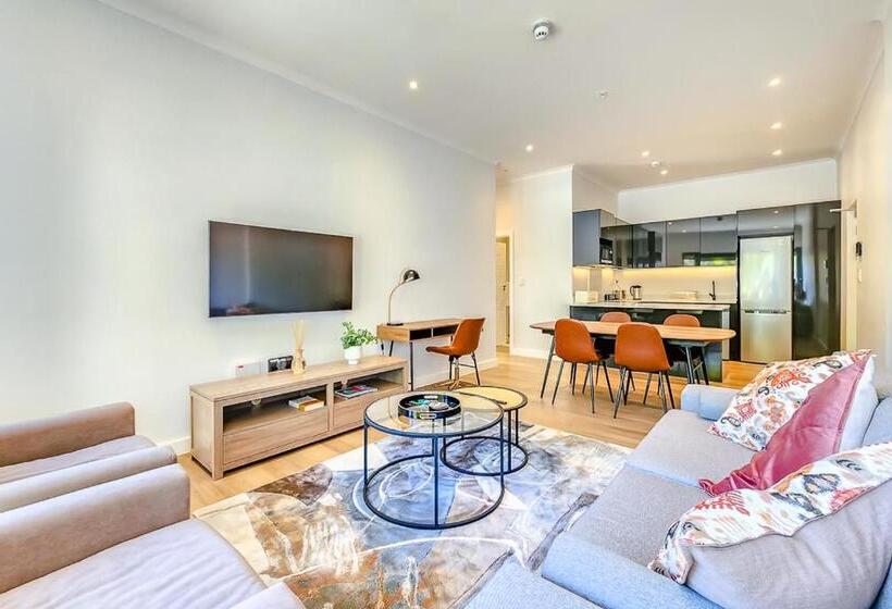 #001 Newlands Peak Elegance