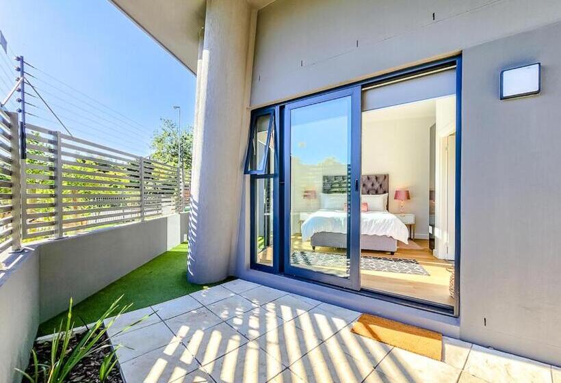 #001 Newlands Peak Elegance