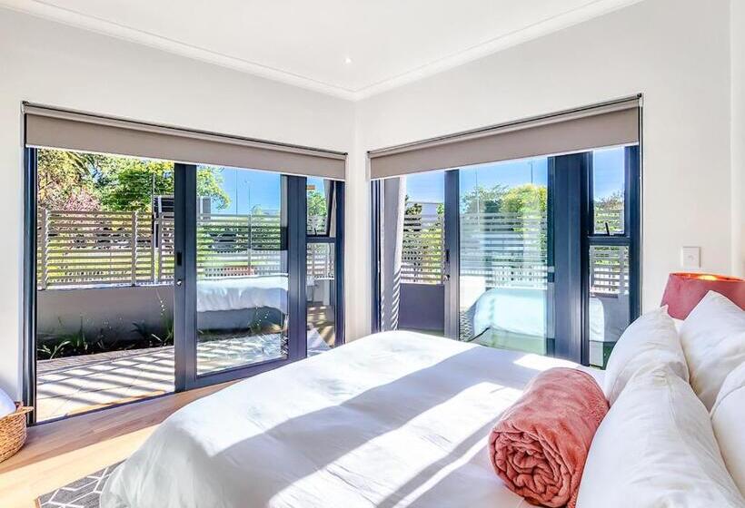 #001 Newlands Peak Elegance