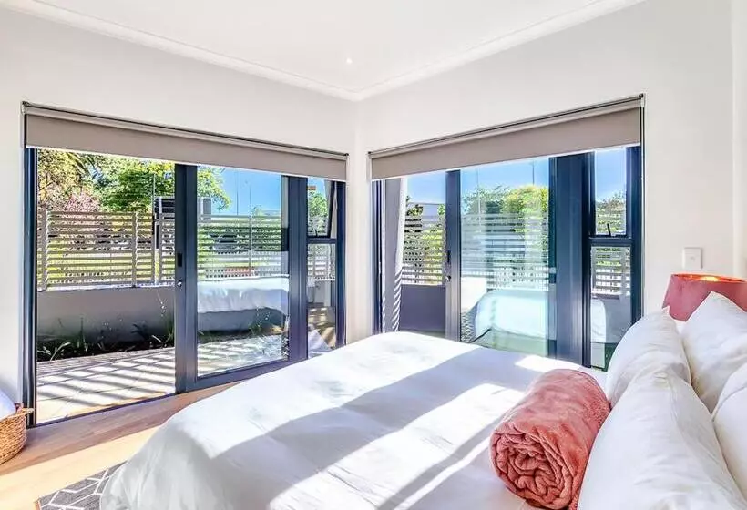 #001 Newlands Peak   Elegance