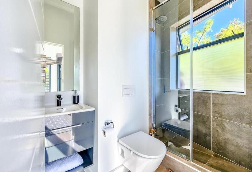 #001 Newlands Peak Elegance