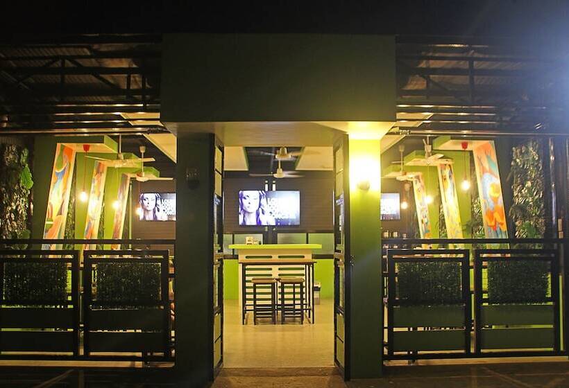 Hostel J & J Homestay