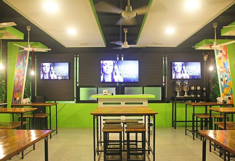 Hostel J & J Homestay