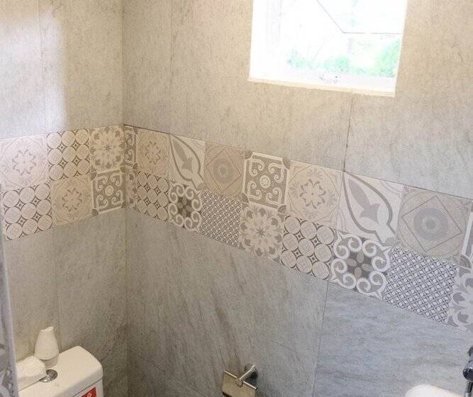 Hostel J & J Homestay