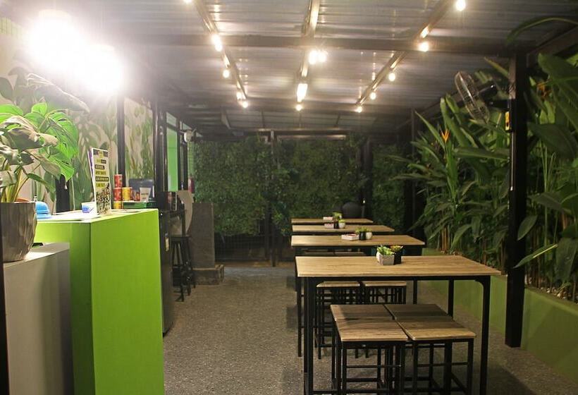 Hostel J & J Homestay