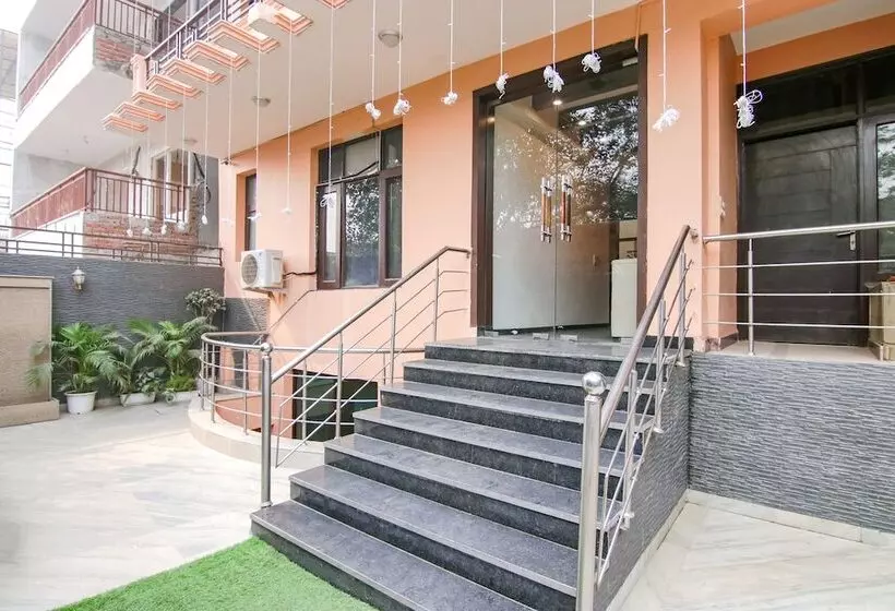 Fabhotel The Lavish Villa