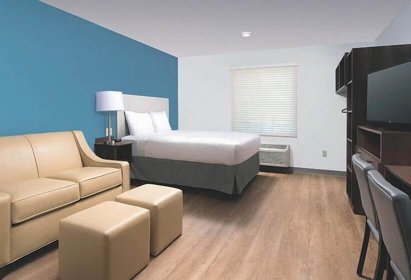 Отель Woodspring Suites Rochester Greece