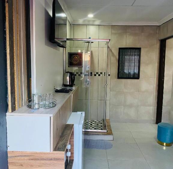 Пансион Executive Galaxy Guest House Nkowankowa Extension 2