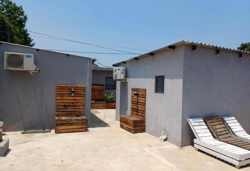 Пансион Executive Galaxy Guest House Nkowankowa Extension 2