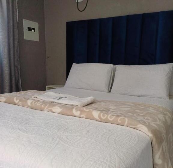 Пансион Executive Galaxy Guest House Nkowankowa Extension 2