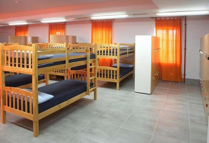 Albergue Monasterio De La Magdalena Hostel