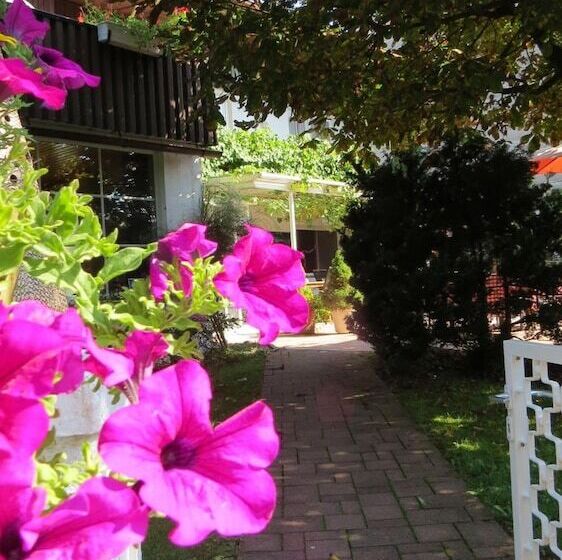 مبيت وإفطار Gästehaus Huber   Traditional Sixties Hostel