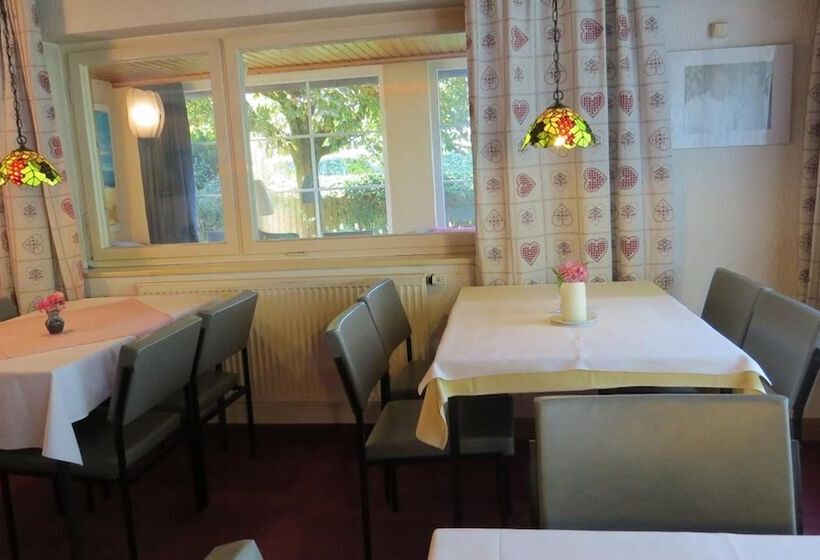 مبيت وإفطار Gästehaus Huber   Traditional Sixties Hostel