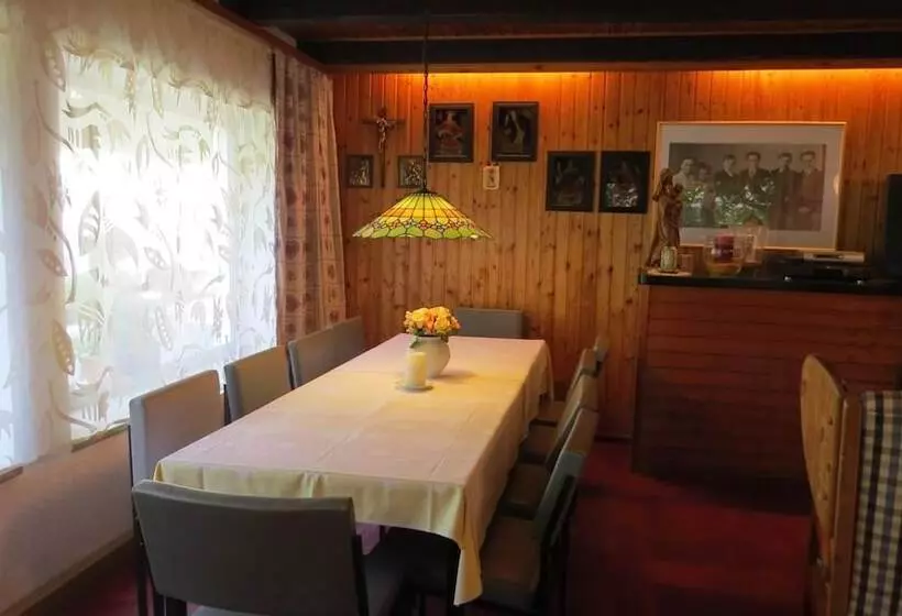 Bed and Breakfast Gästehaus Huber Traditional Sixties Hostel