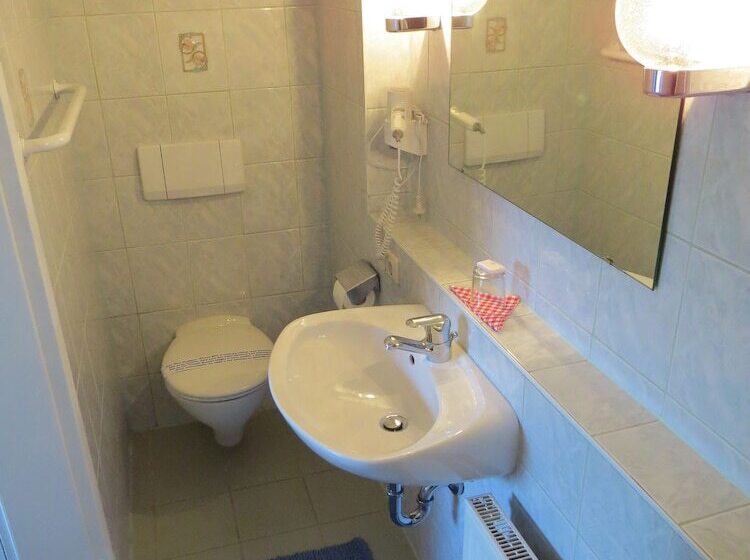 مبيت وإفطار Gästehaus Huber   Traditional Sixties Hostel