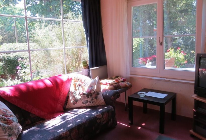 مبيت وإفطار Gästehaus Huber   Traditional Sixties Hostel