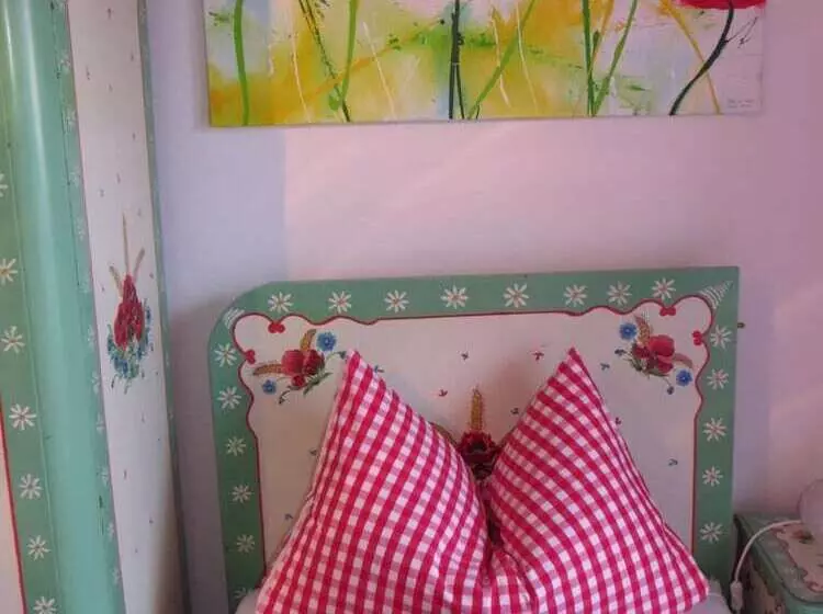 Bed and Breakfast Gästehaus Huber Traditional Sixties Hostel