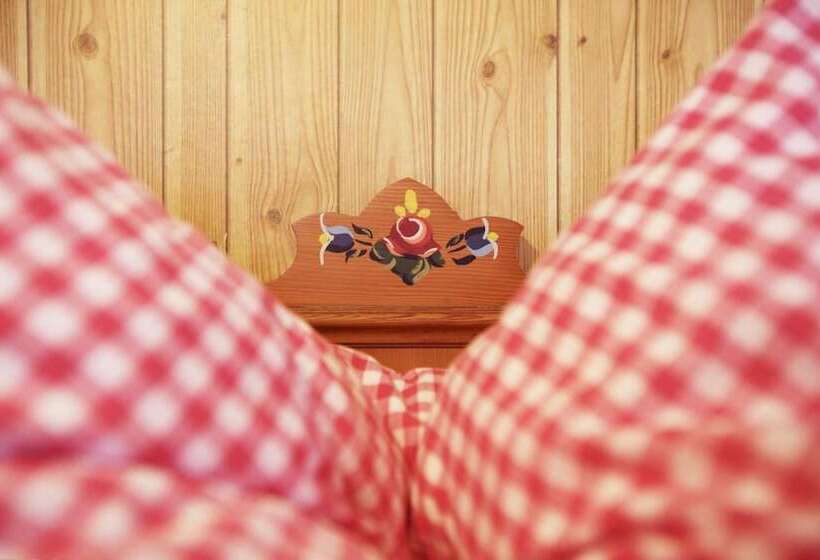 مبيت وإفطار Gästehaus Huber   Traditional Sixties Hostel